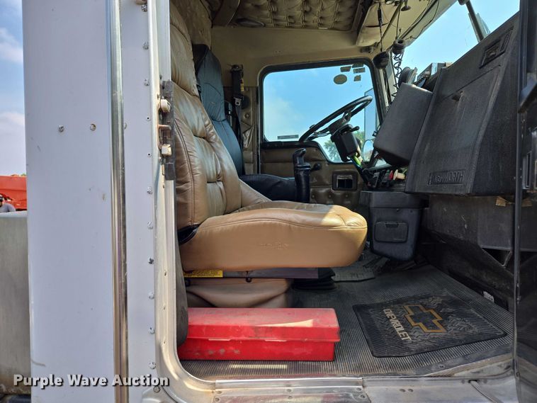 image for item EM7477 2001 Kenworth W900B semi truck