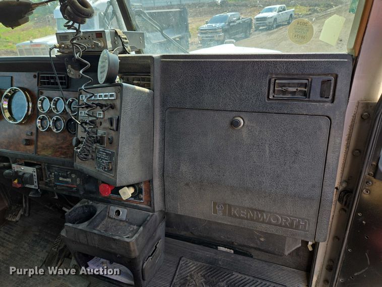 image for item EM7477 2001 Kenworth W900B semi truck