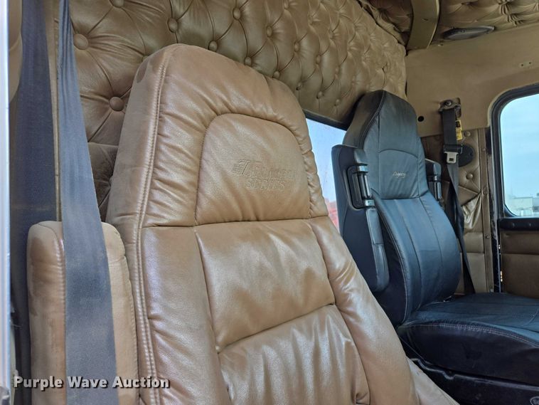 image for item EM7477 2001 Kenworth W900B semi truck