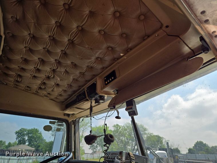 image for item EM7477 2001 Kenworth W900B semi truck