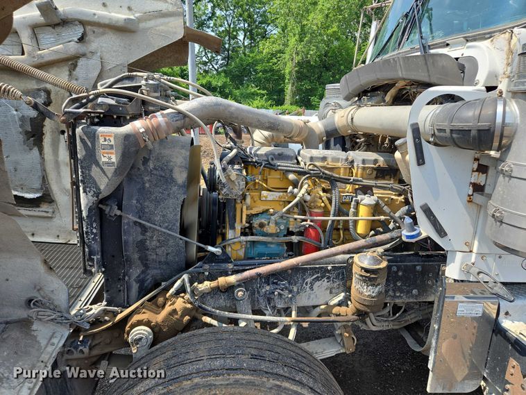 image for item EM7477 2001 Kenworth W900B semi truck