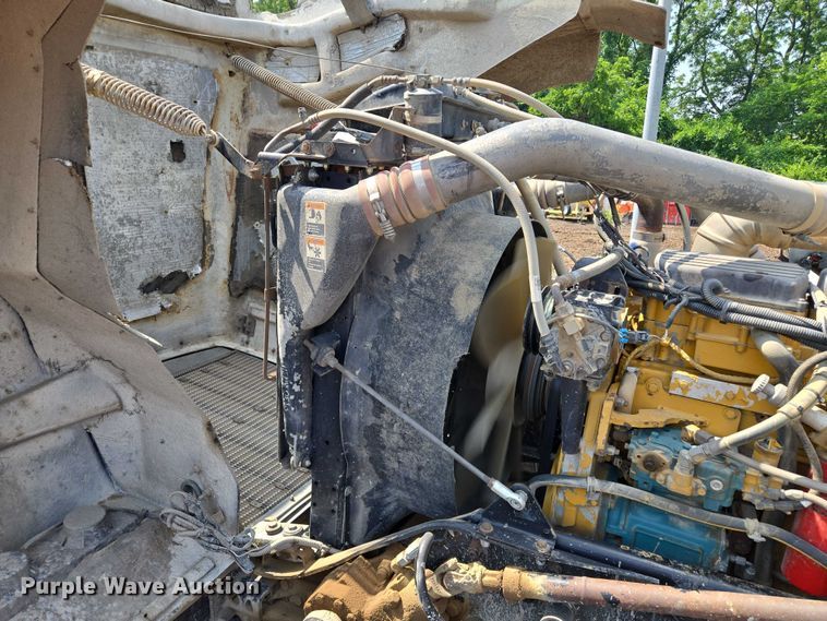 image for item EM7477 2001 Kenworth W900B semi truck