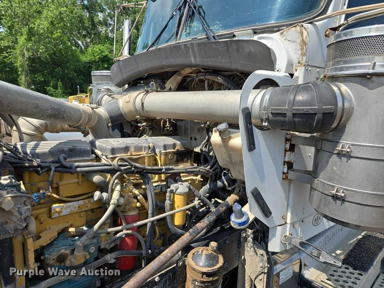 image for item EM7477 2001 Kenworth W900B semi truck