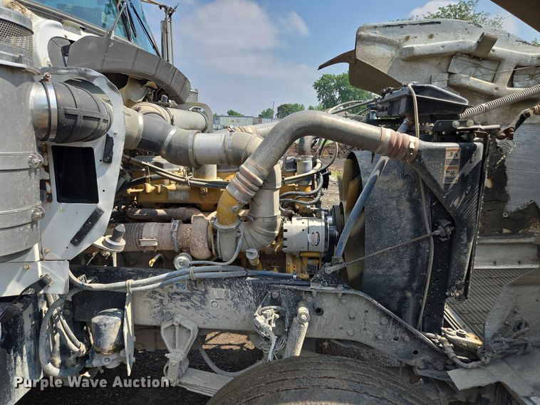 image for item EM7477 2001 Kenworth W900B semi truck