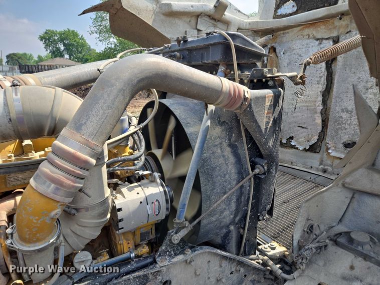 image for item EM7477 2001 Kenworth W900B semi truck