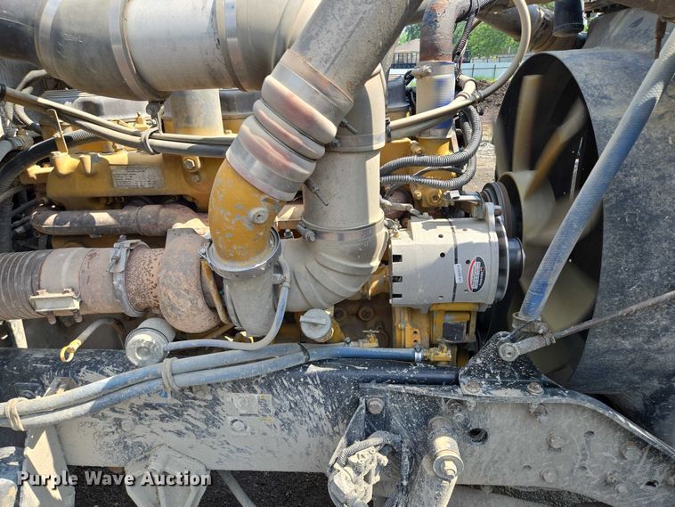 image for item EM7477 2001 Kenworth W900B semi truck