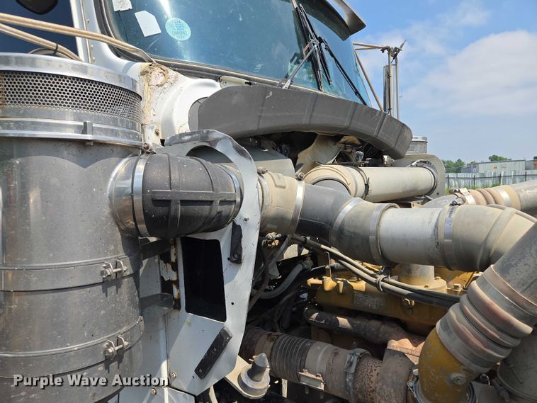 image for item EM7477 2001 Kenworth W900B semi truck