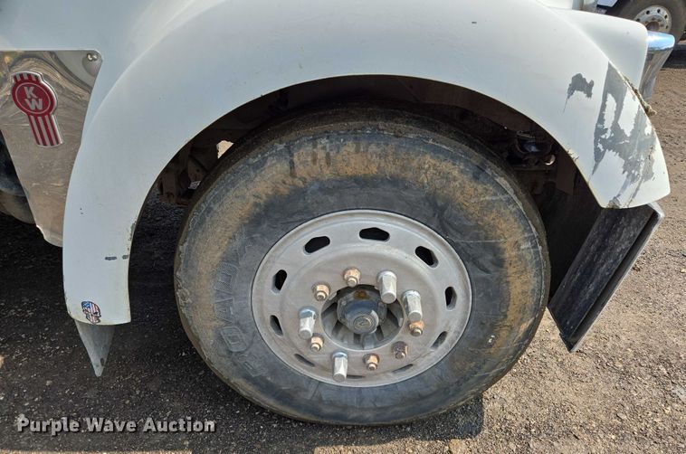 image for item EM7477 2001 Kenworth W900B semi truck