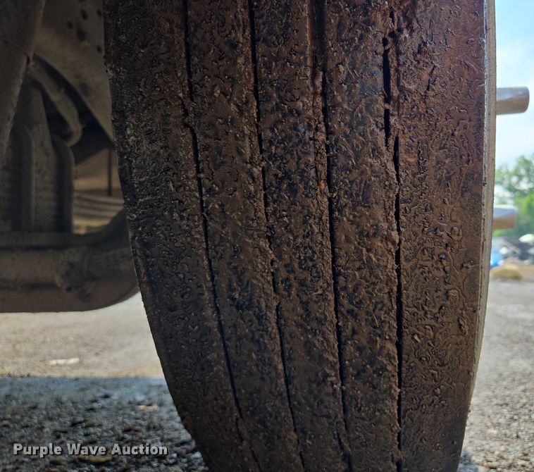 image for item EM7477 2001 Kenworth W900B semi truck