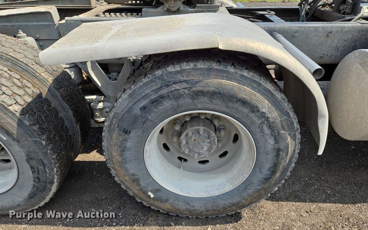 image for item EM7477 2001 Kenworth W900B semi truck