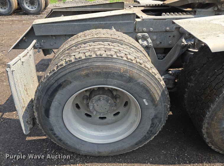 image for item EM7477 2001 Kenworth W900B semi truck