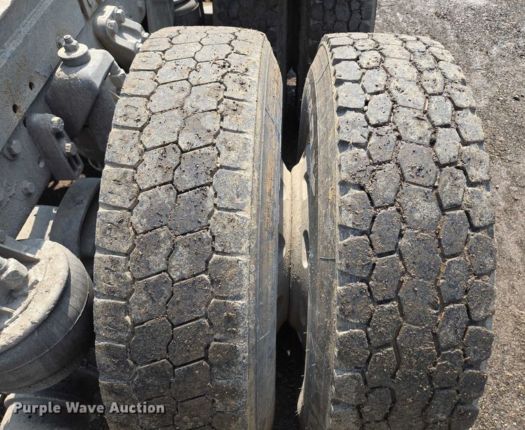 image for item EM7477 2001 Kenworth W900B semi truck