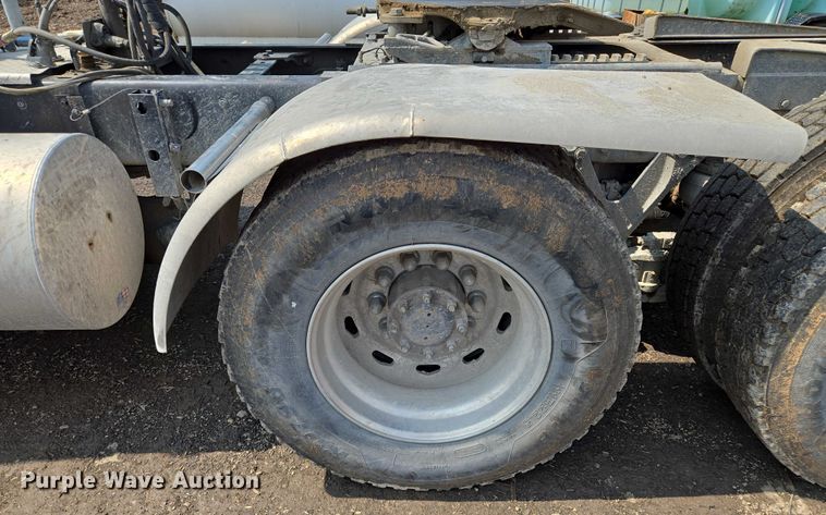 image for item EM7477 2001 Kenworth W900B semi truck