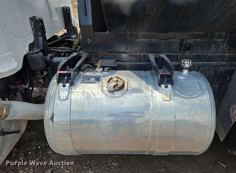 image for item EM7478 1998 Peterbilt 379 dump truck