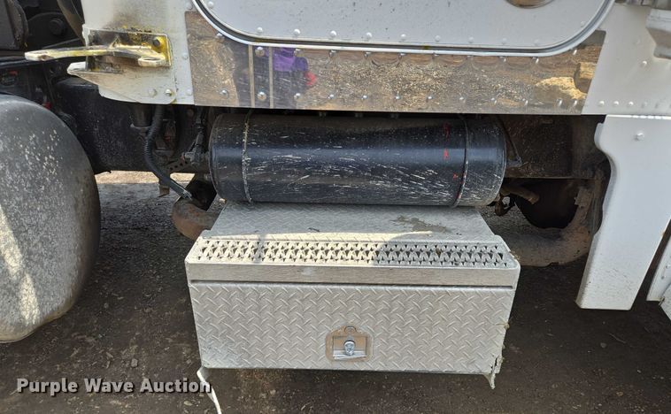 image for item EM7478 1998 Peterbilt 379 dump truck