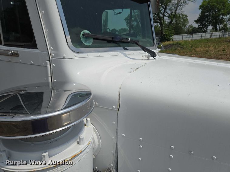 image for item EM7478 1998 Peterbilt 379 dump truck