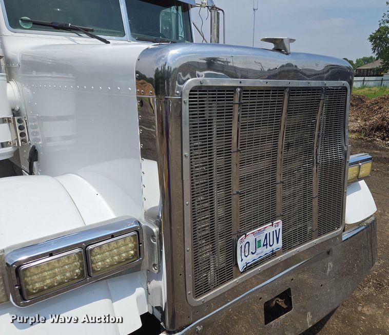 image for item EM7478 1998 Peterbilt 379 dump truck