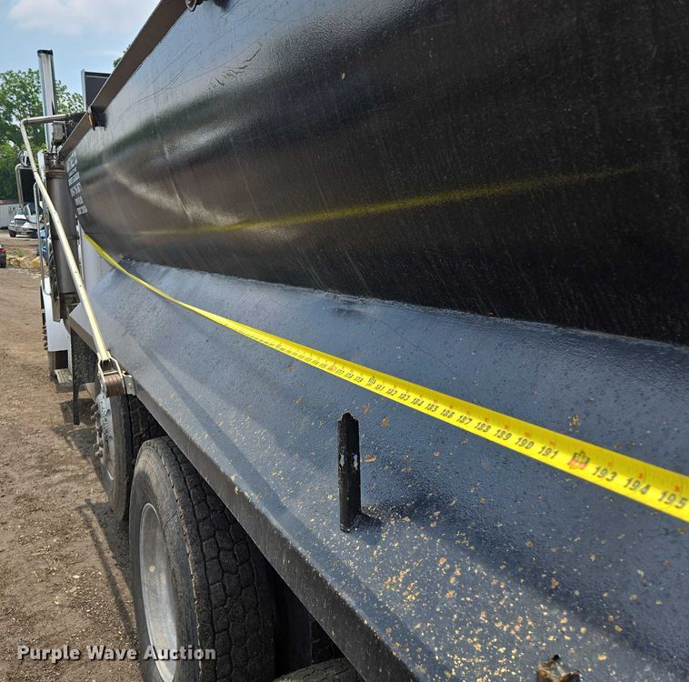 image for item EM7478 1998 Peterbilt 379 dump truck