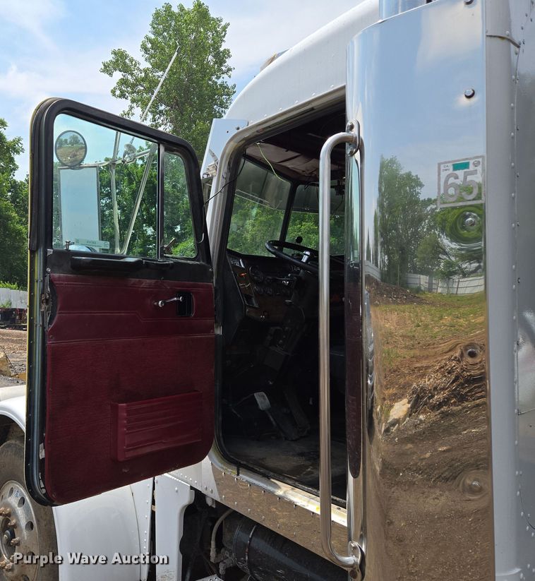 image for item EM7478 1998 Peterbilt 379 dump truck