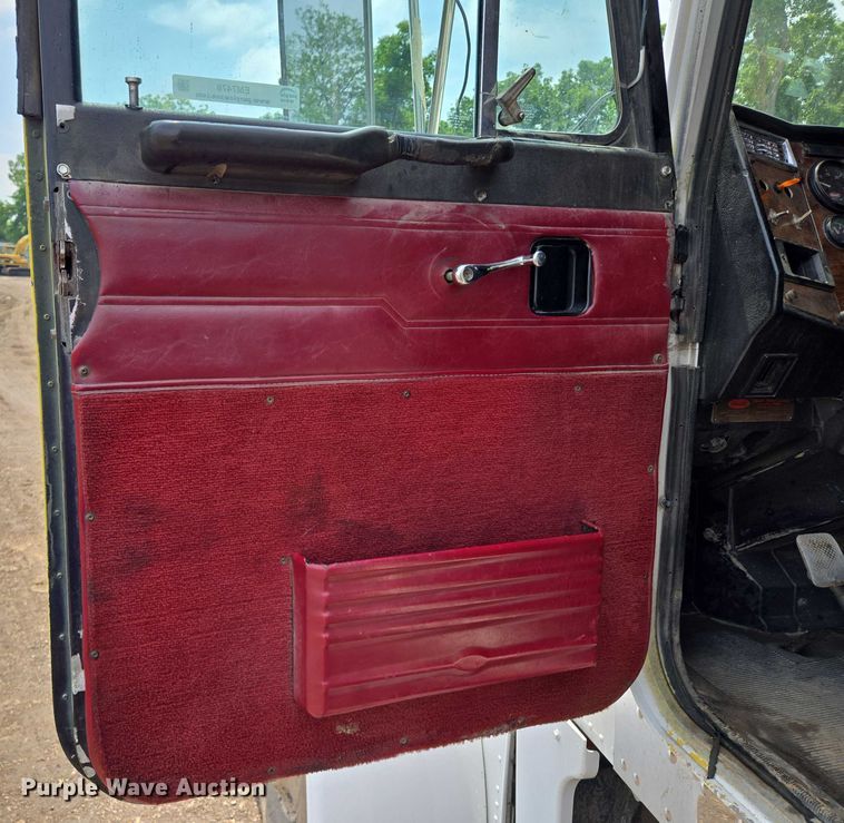 image for item EM7478 1998 Peterbilt 379 dump truck