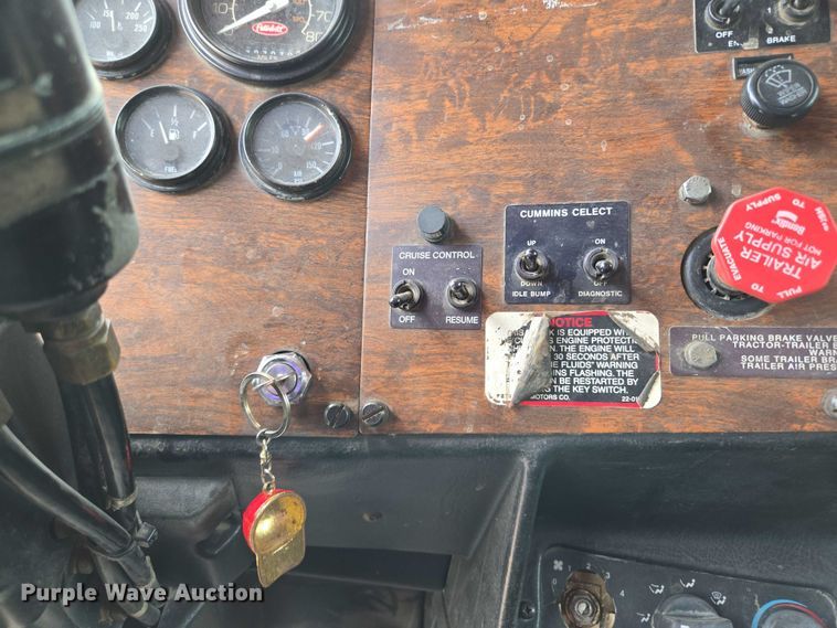 image for item EM7478 1998 Peterbilt 379 dump truck