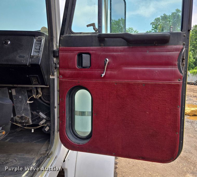 image for item EM7478 1998 Peterbilt 379 dump truck