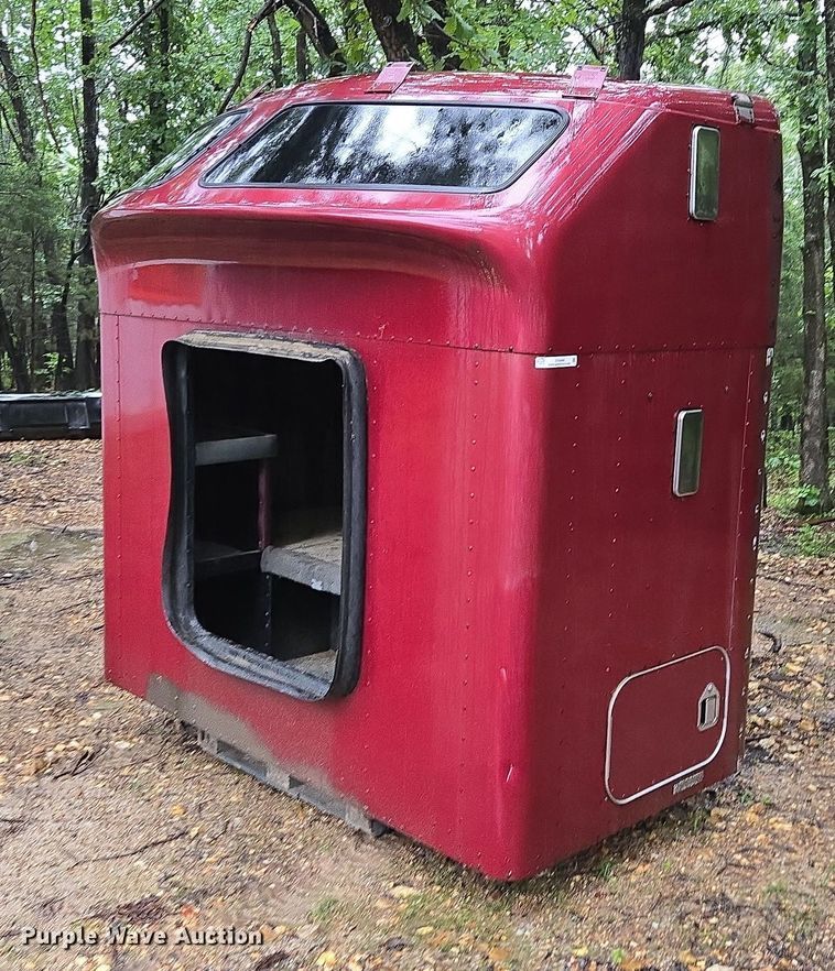 image for item EN3868 Kenworth sleeper cab