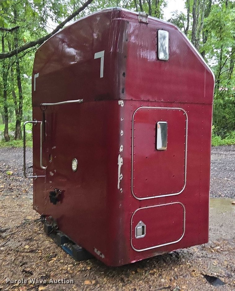 image for item EN3868 Kenworth sleeper cab