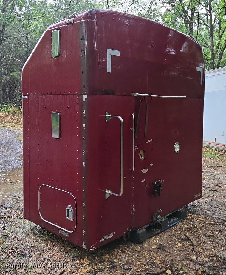 image for item EN3868 Kenworth sleeper cab