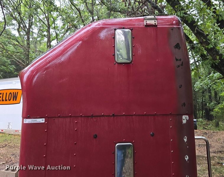 image for item EN3868 Kenworth sleeper cab