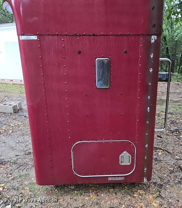 image for item EN3868 Kenworth sleeper cab