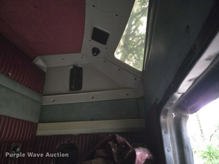 image for item EN3868 Kenworth sleeper cab