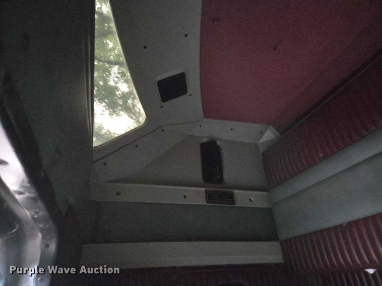 image for item EN3868 Kenworth sleeper cab