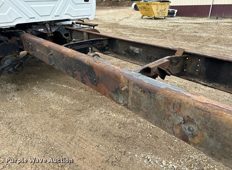 image for item EN4521 2007 International 4400 truck cab and chassis