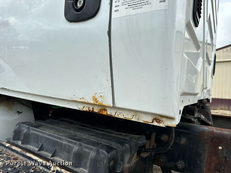 image for item EN4521 2007 International 4400 truck cab and chassis