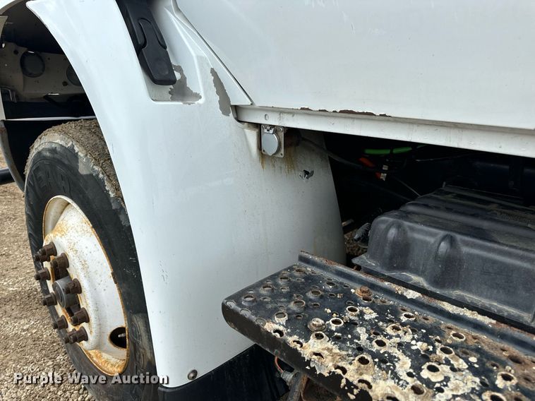 image for item EN4521 2007 International 4400 truck cab and chassis