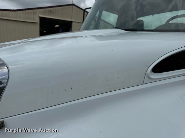 image for item EN4521 2007 International 4400 truck cab and chassis