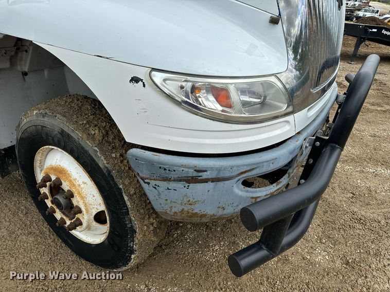 image for item EN4521 2007 International 4400 truck cab and chassis