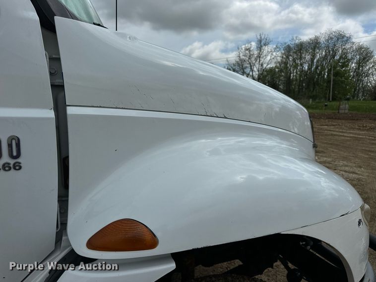 image for item EN4521 2007 International 4400 truck cab and chassis