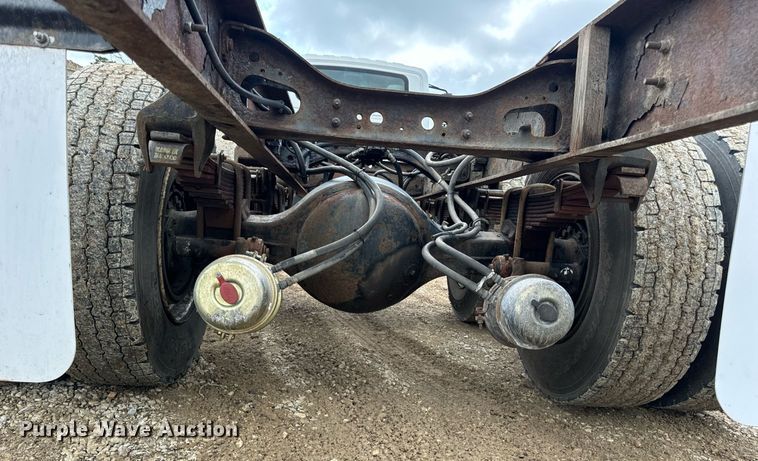 image for item EN4521 2007 International 4400 truck cab and chassis