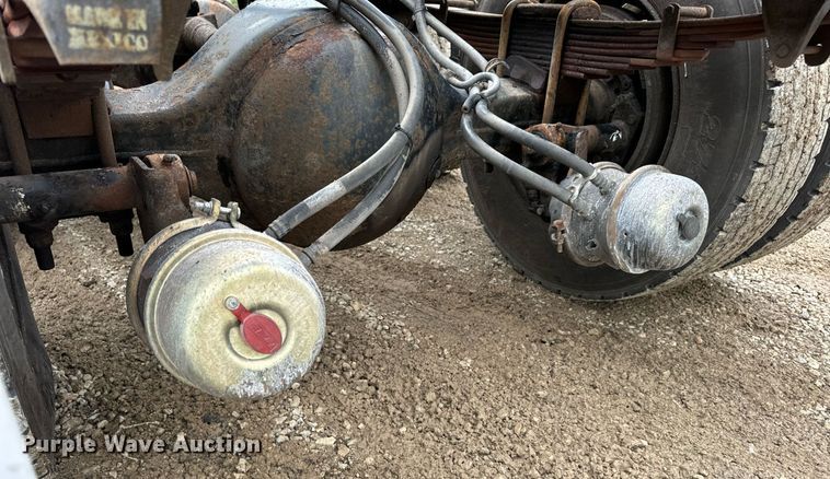 image for item EN4521 2007 International 4400 truck cab and chassis