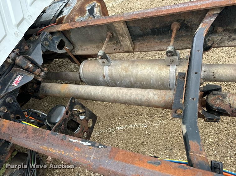 image for item EN4521 2007 International 4400 truck cab and chassis