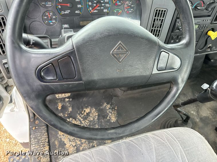 image for item EN4521 2007 International 4400 truck cab and chassis