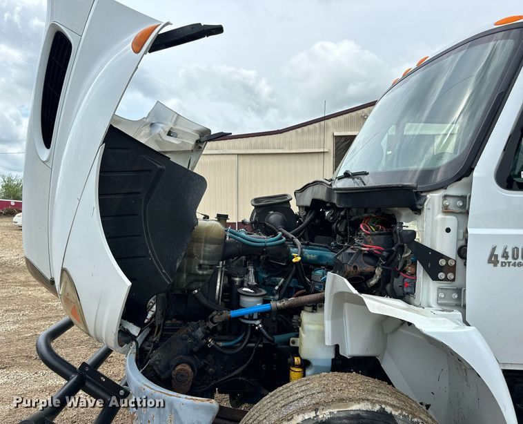 image for item EN4521 2007 International 4400 truck cab and chassis