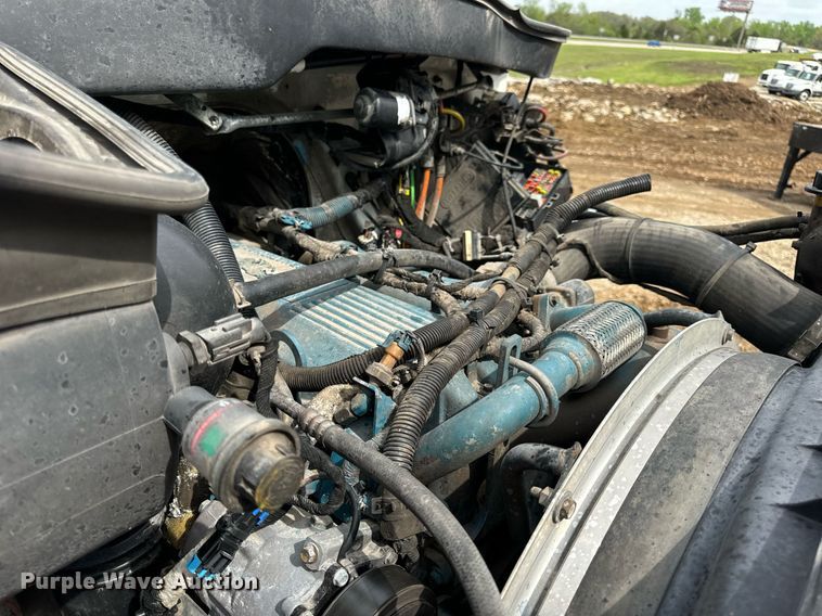 image for item EN4521 2007 International 4400 truck cab and chassis