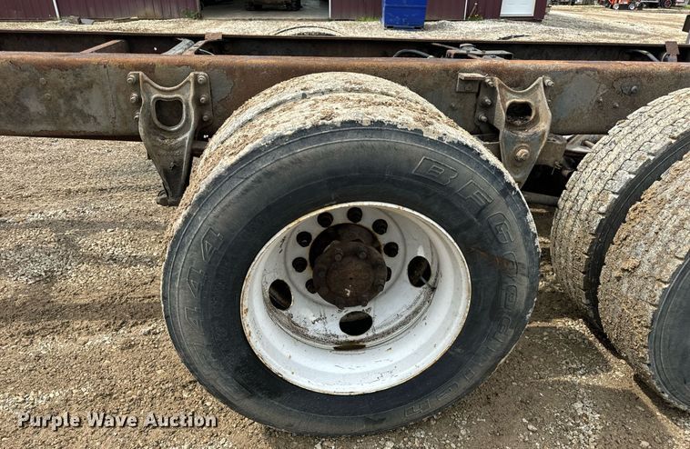 image for item EN4521 2007 International 4400 truck cab and chassis