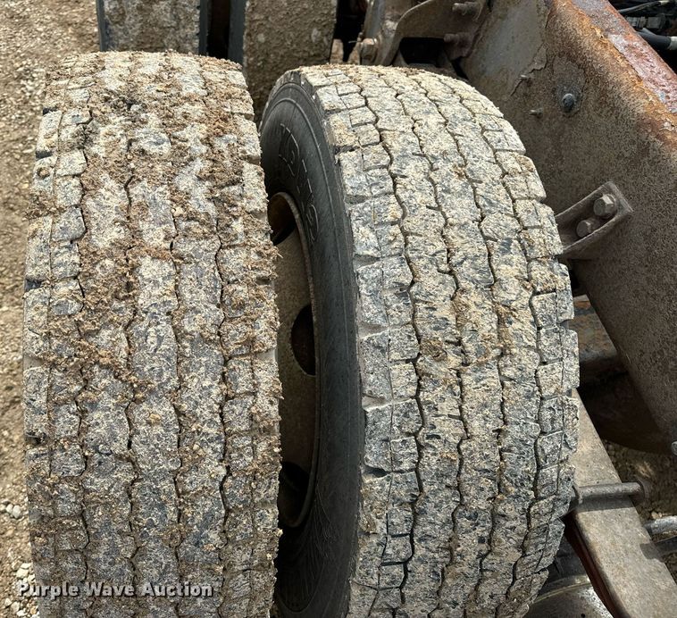 image for item EN4521 2007 International 4400 truck cab and chassis