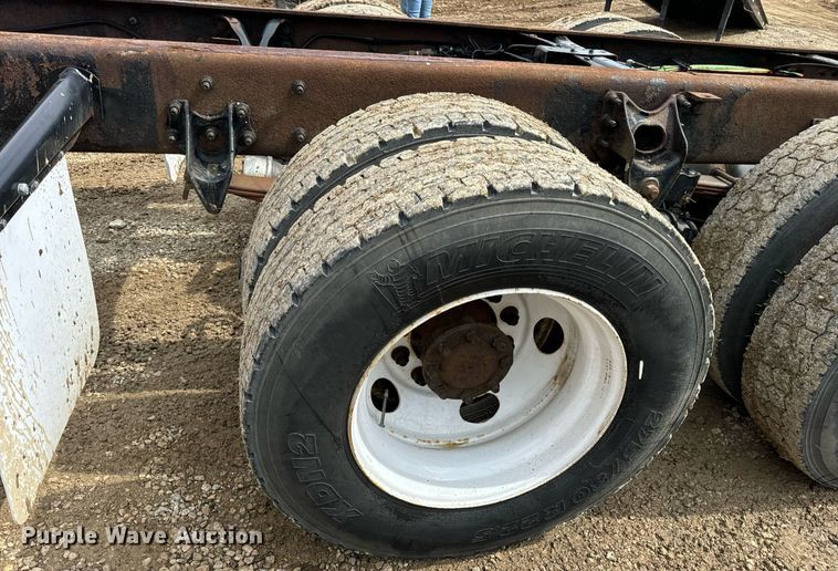 image for item EN4521 2007 International 4400 truck cab and chassis