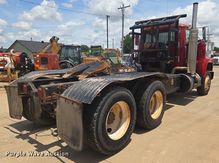 image for item EN8108 1991 Mack RD688S winch truck