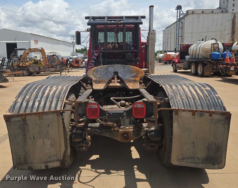 image for item EN8108 1991 Mack RD688S winch truck